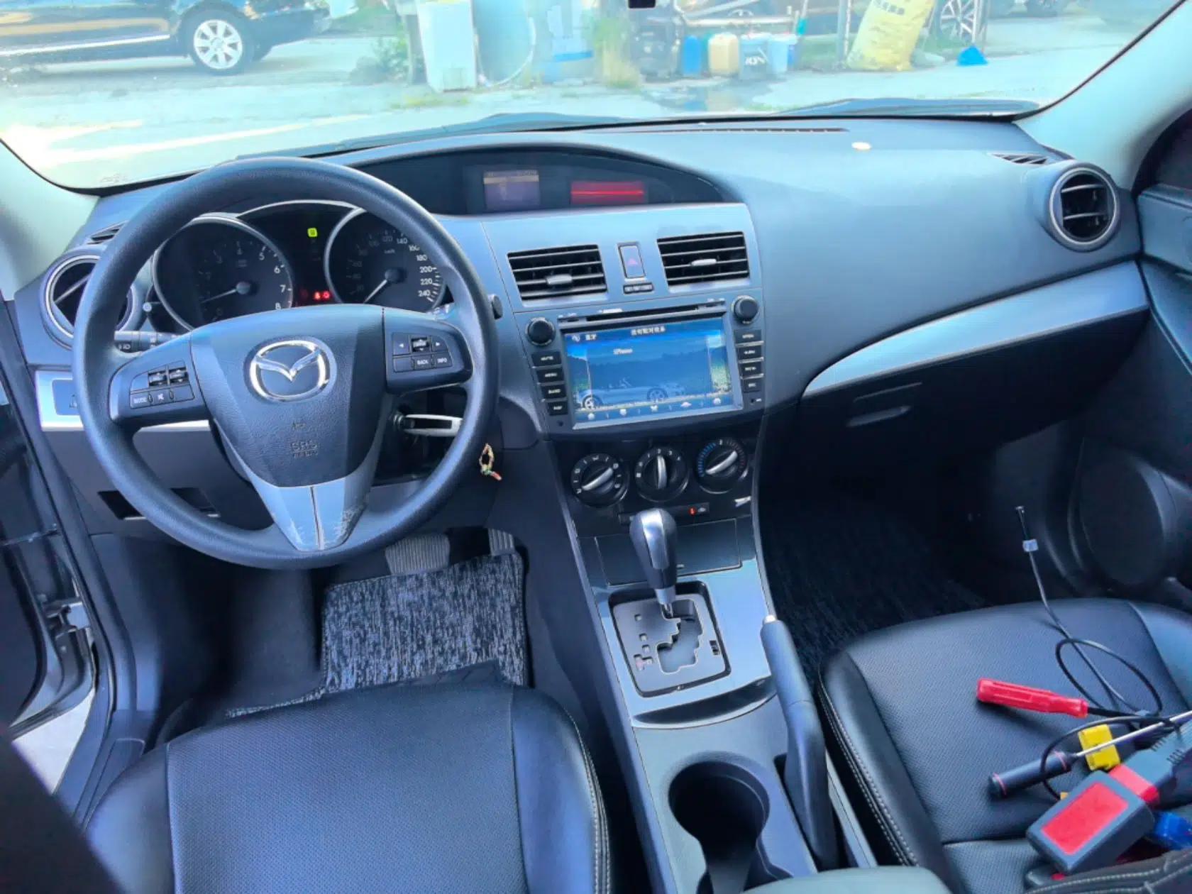 Mazda 3 2015 Sedan 1.6L Automatic Elite Model — миниатюра 12