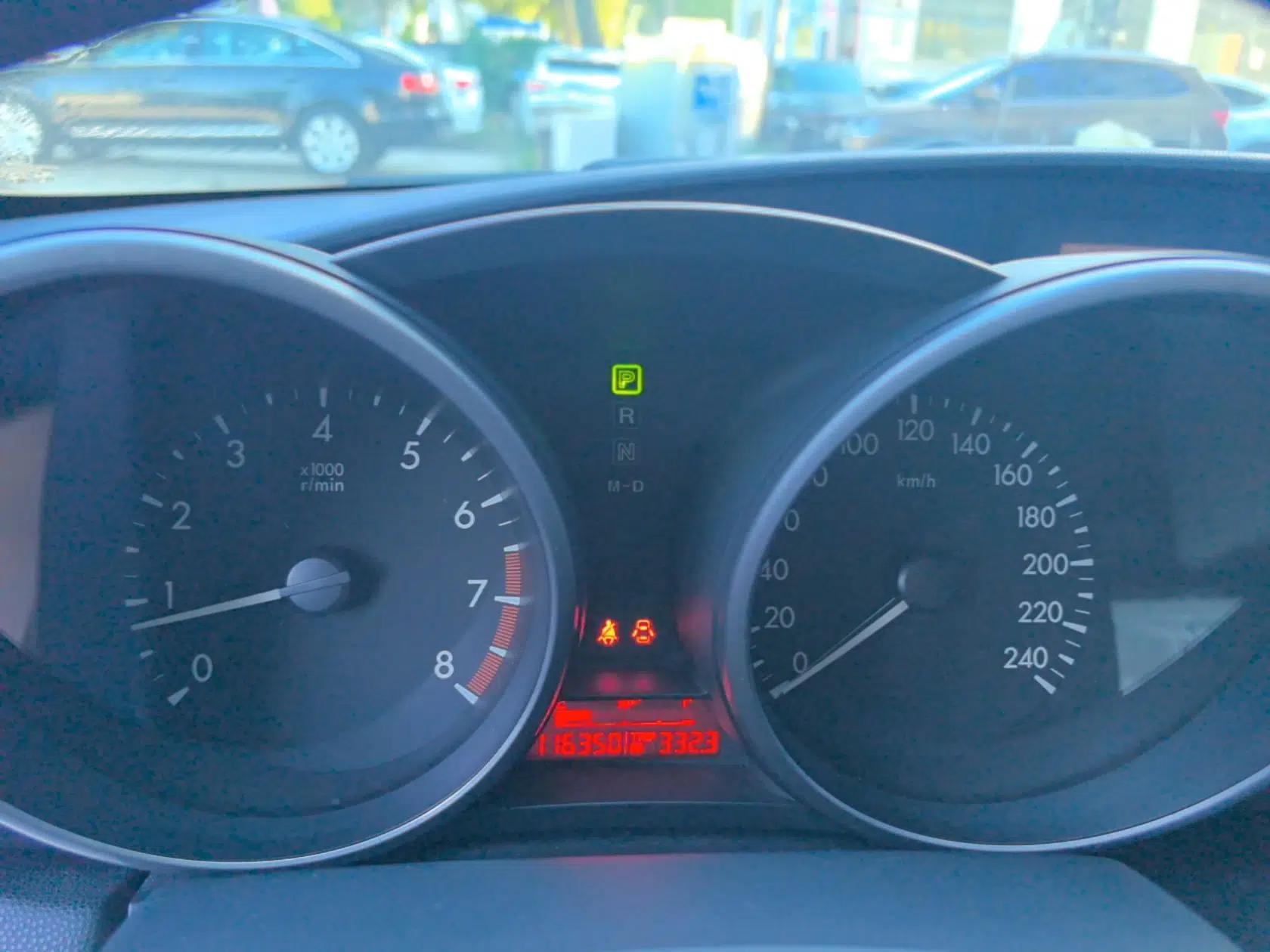Mazda 3 2015 Sedan 1.6L Automatic Elite Model — миниатюра 14