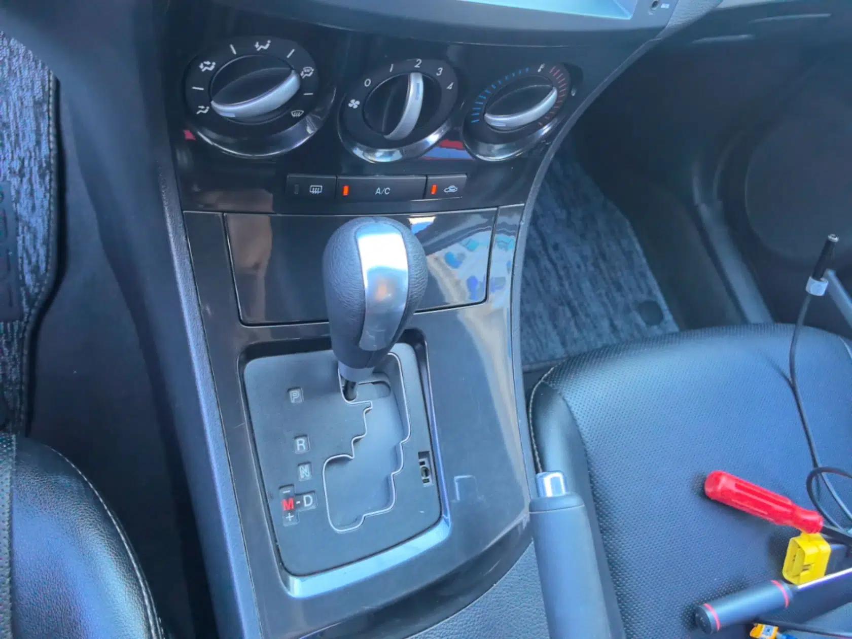 Mazda 3 2015 Sedan 1.6L Automatic Elite Model — миниатюра 16