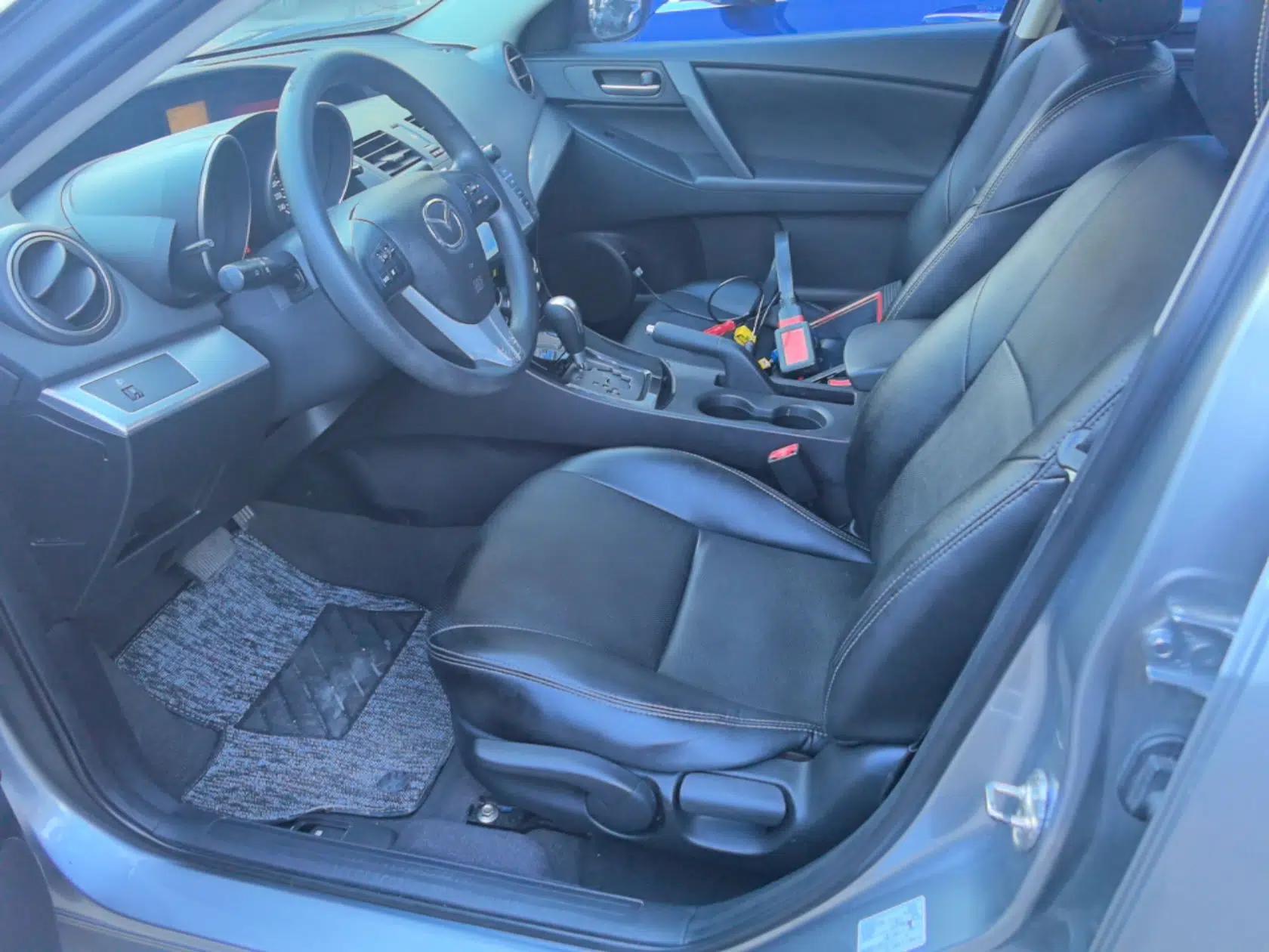 Mazda 3 2015 Sedan 1.6L Automatic Elite Model — миниатюра 17