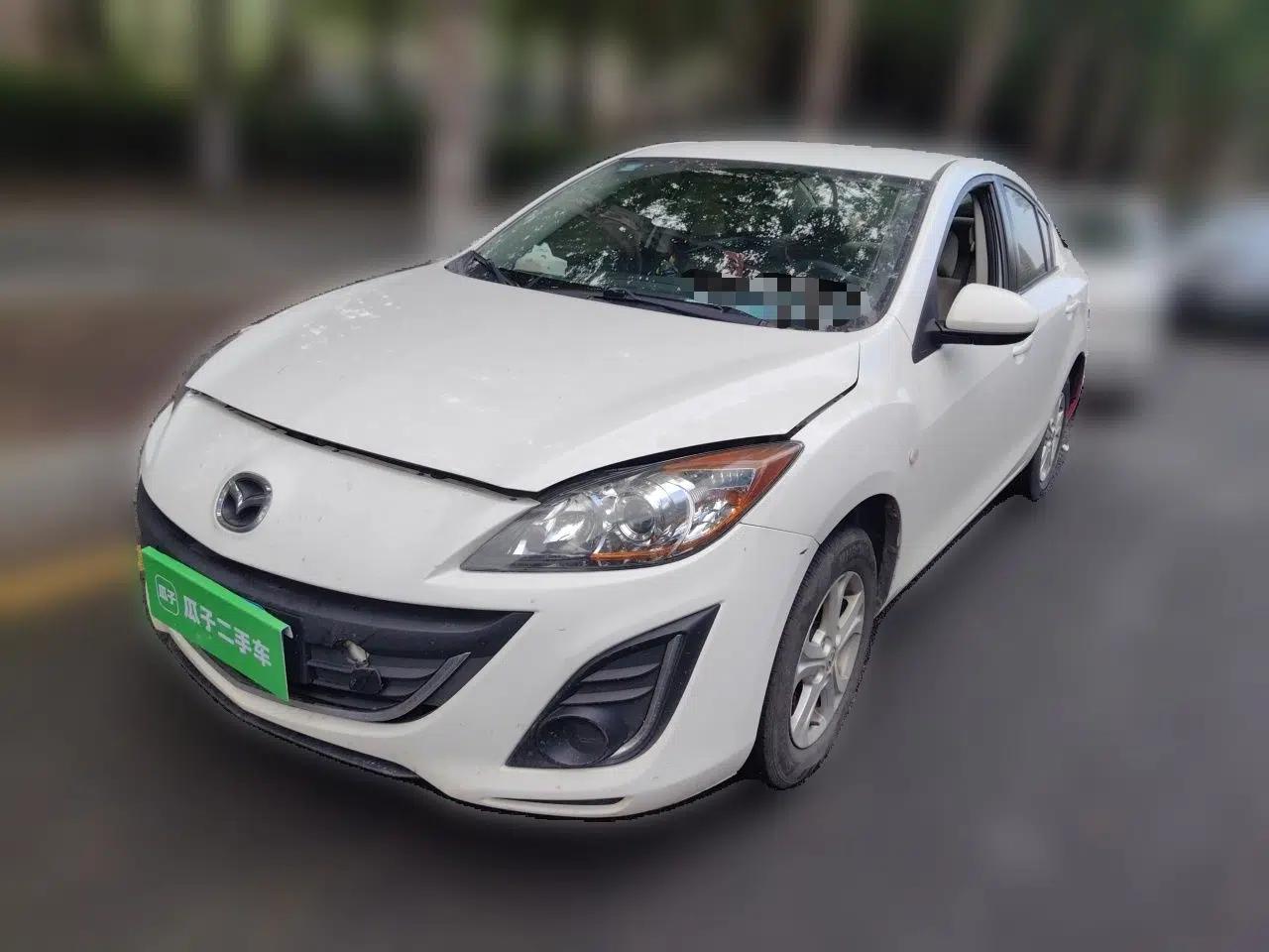 Mazda 3 2015 Sedan 1.6L Manual Comfort Model — миниатюра 1