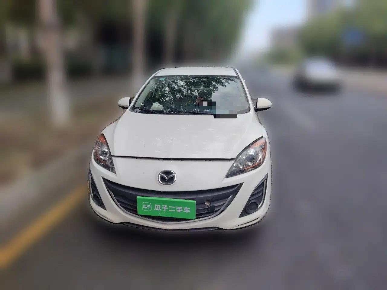 Mazda 3 2015 Sedan 1.6L Manual Comfort Model — миниатюра 2