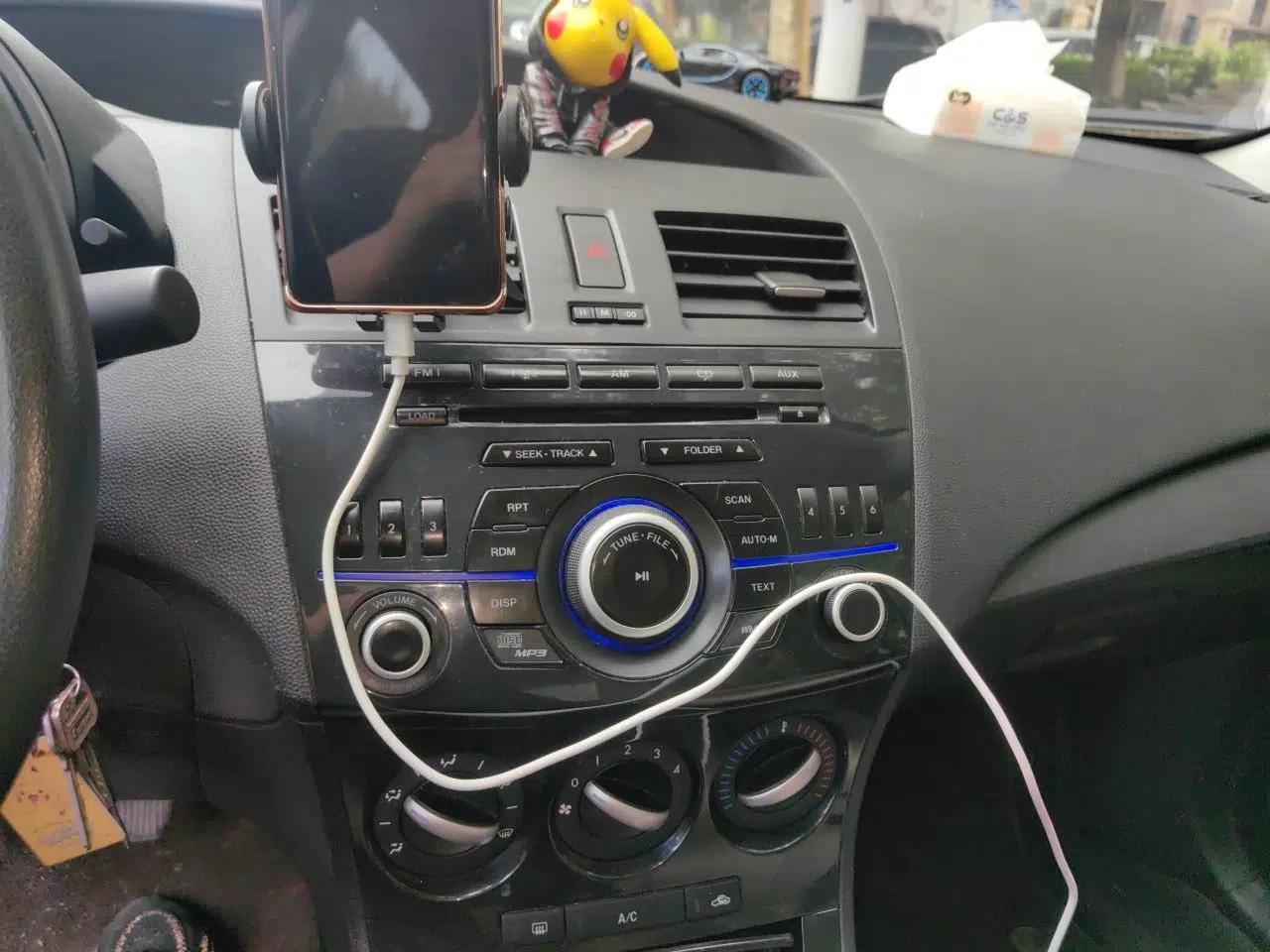 Mazda 3 2015 Sedan 1.6L Manual Comfort Model — миниатюра 10