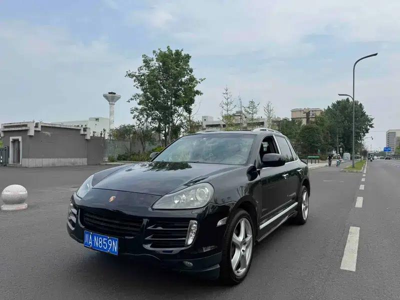 2010 Cayenne 3.6L Automatic 4WD 5-Seater Factory Custom Edition — миниатюра 1
