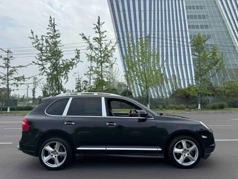 2010 Cayenne 3.6L Automatic 4WD 5-Seater Factory Custom Edition — миниатюра 6
