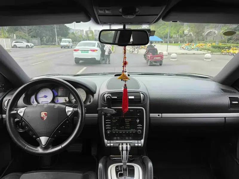 2010 Cayenne 3.6L Automatic 4WD 5-Seater Factory Custom Edition — миниатюра 7