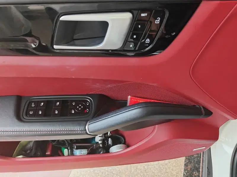 Cayenne E-Hybrid 2021 Cayenne E-Hybrid 2.0T — миниатюра 15