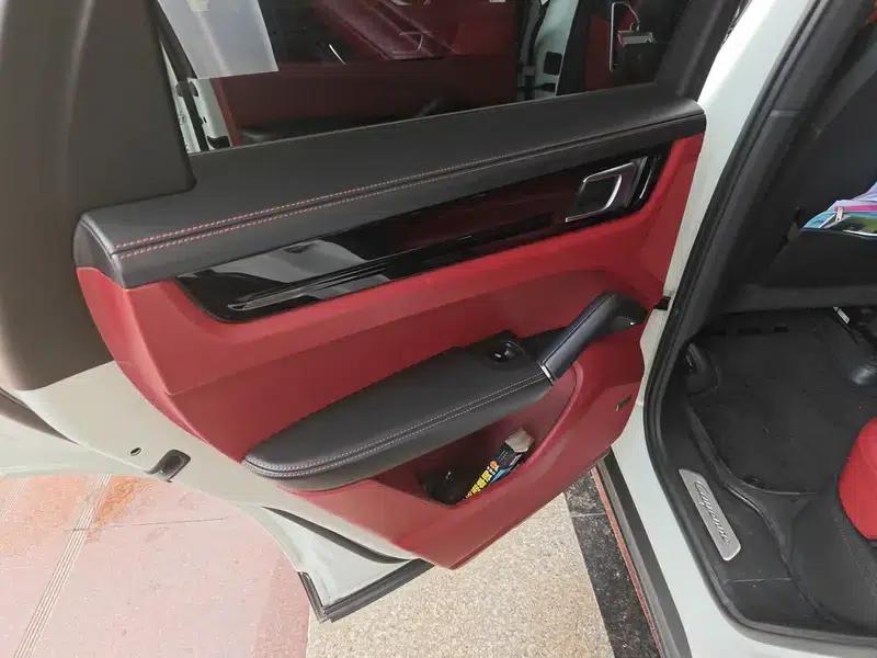 Cayenne E-Hybrid 2021 Cayenne E-Hybrid 2.0T — миниатюра 17