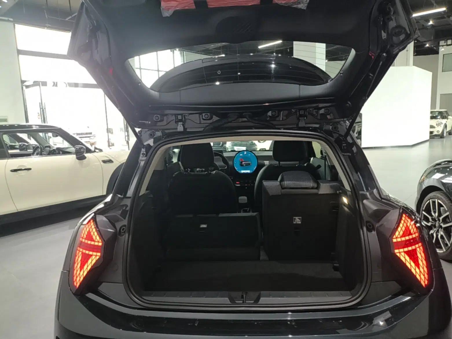 MINI Electric COOPER 2024 452km COOPER SE Artist — миниатюра 22