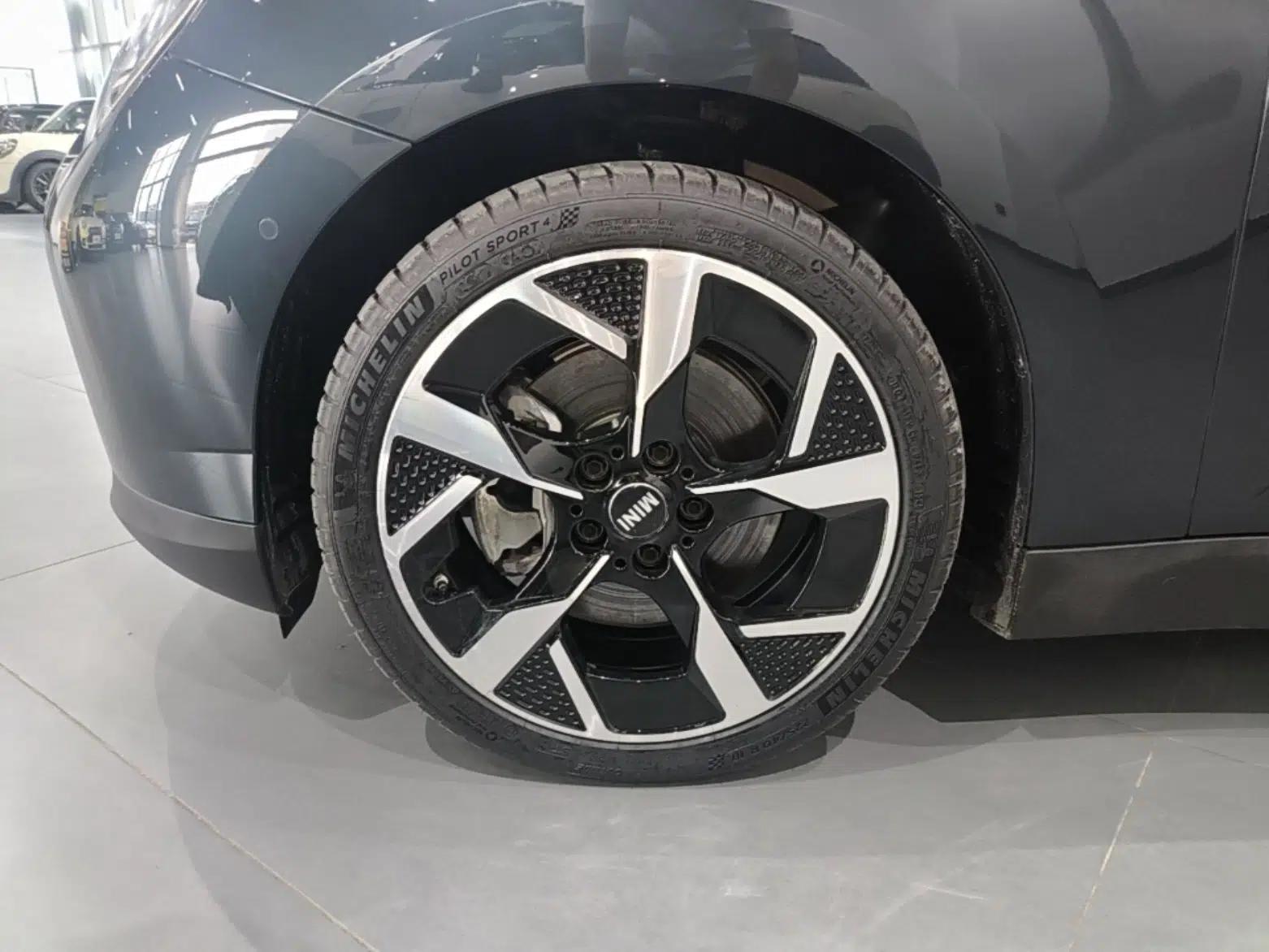 MINI Electric COOPER 2024 452km COOPER SE Artist — миниатюра 10