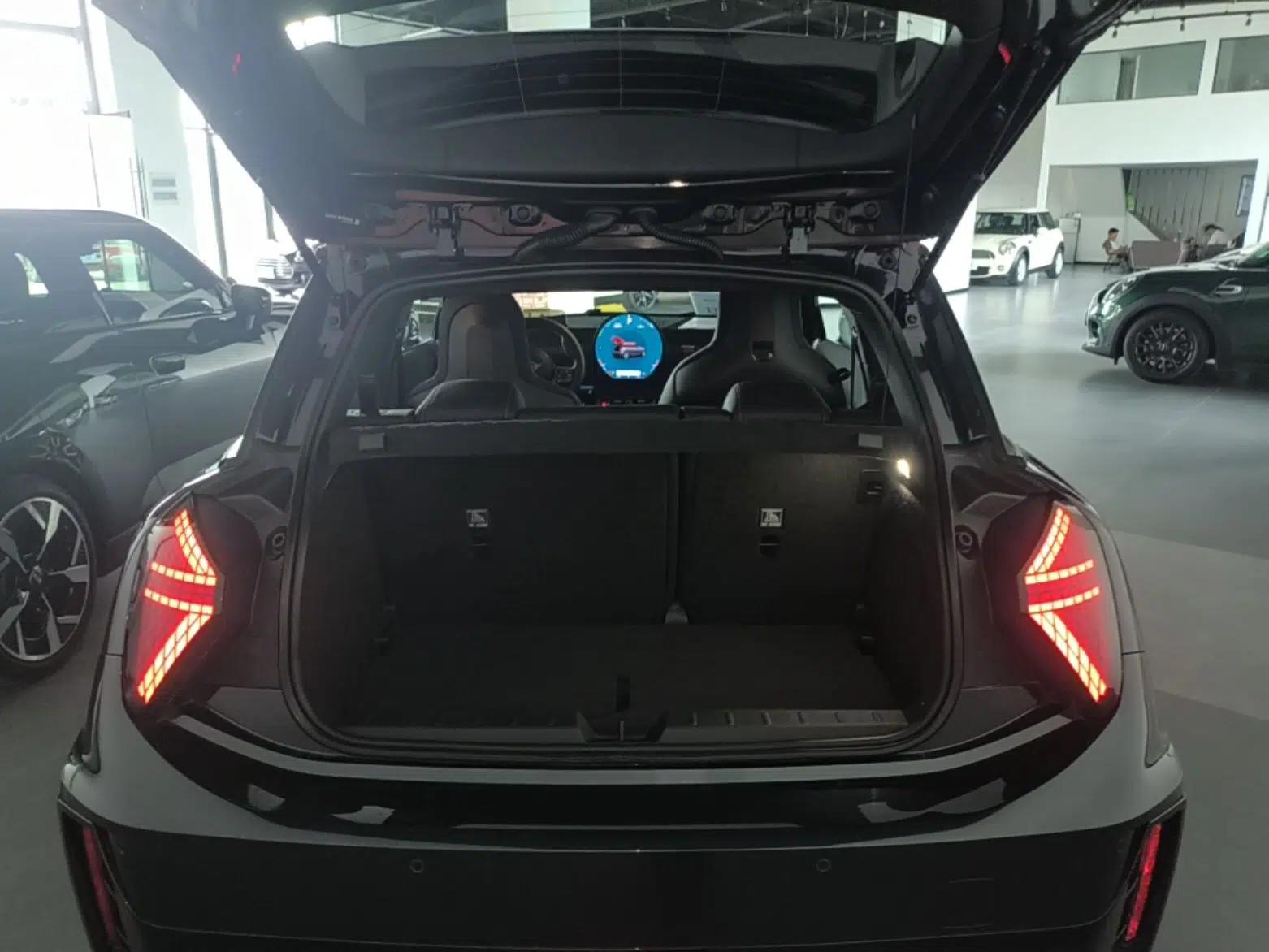 MINI Electric COOPER 2024 452km COOPER SE Racing Driver — миниатюра 27