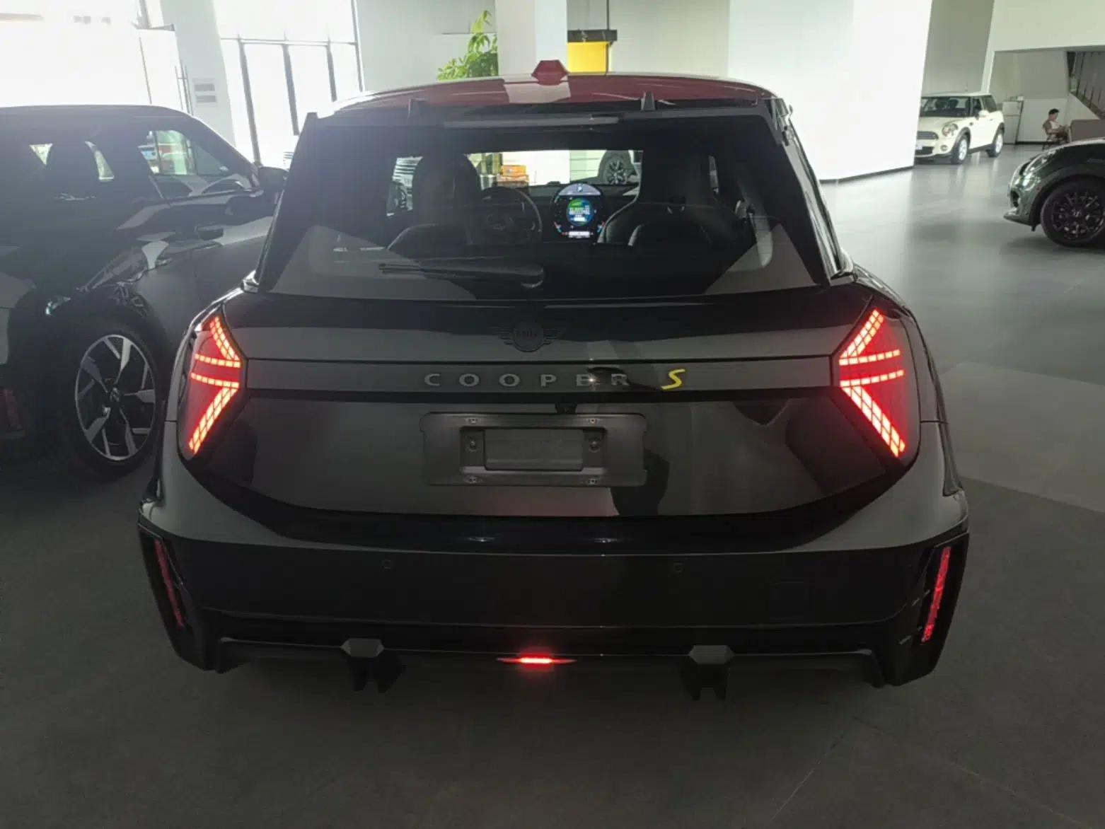 MINI Electric COOPER 2024 452km COOPER SE Racing Driver — миниатюра 5