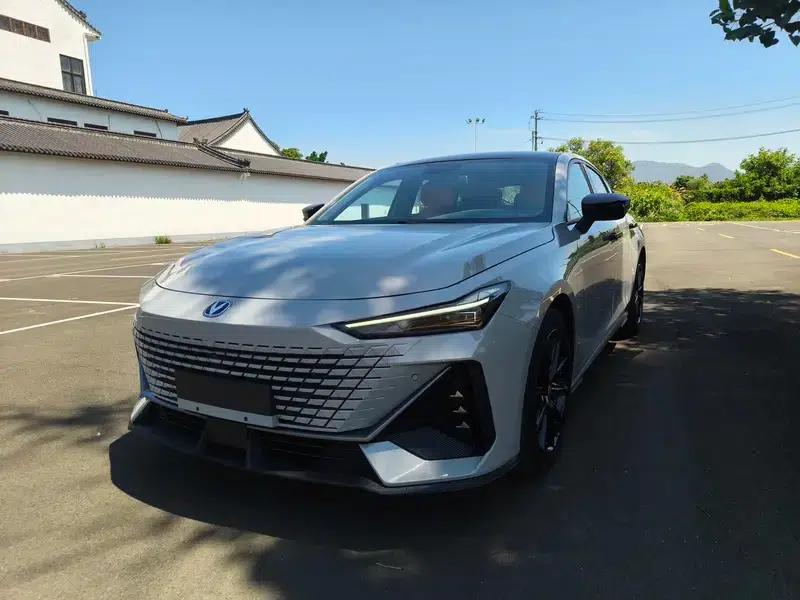 Changan UNI-V 2023 1.5T Premium Edition — миниатюра 1