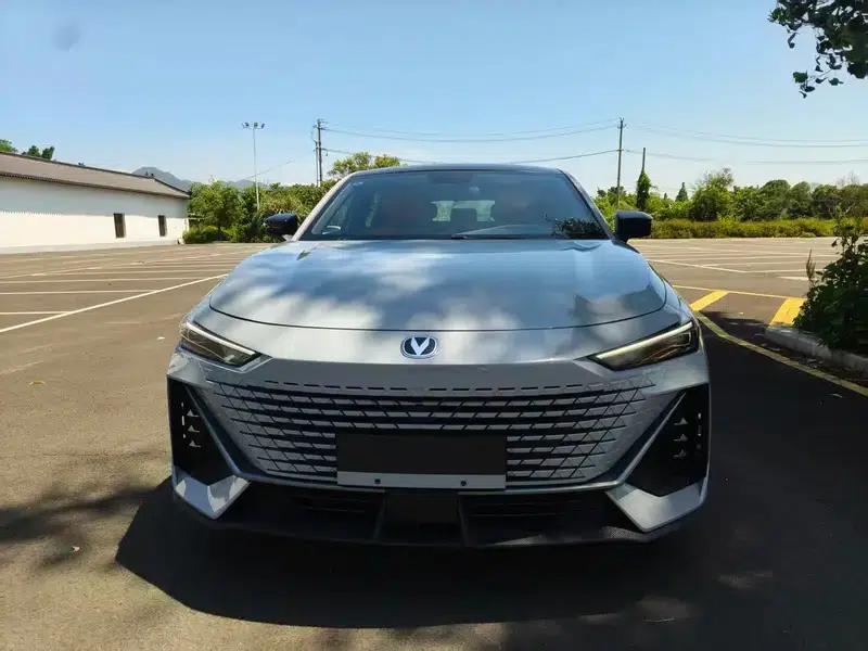 Changan UNI-V 2023 1.5T Premium Edition — миниатюра 2