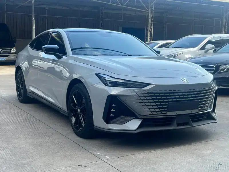 Changan UNI-V 2022 1.5T Premium Edition — миниатюра 3