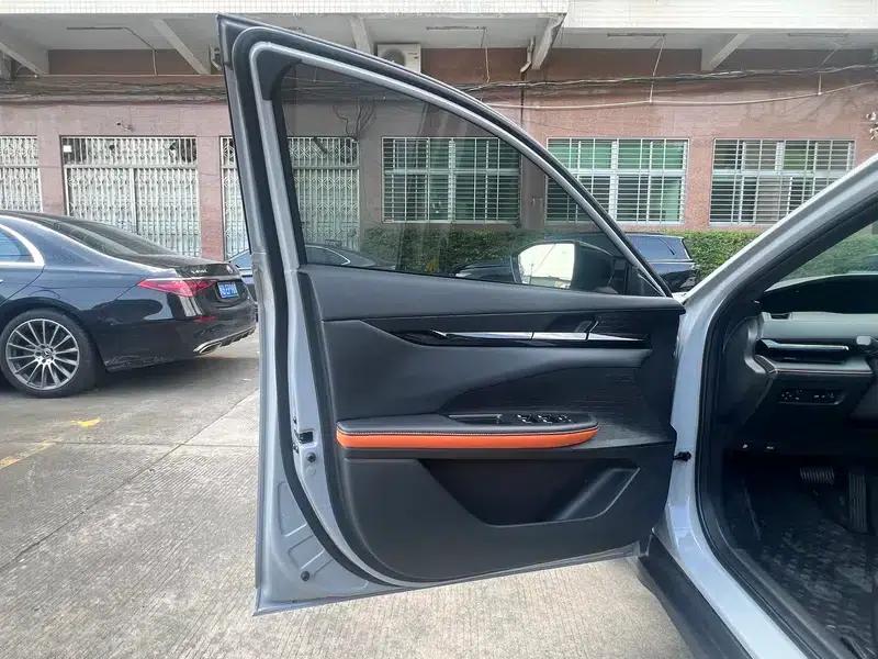 Changan UNI-V 2022 1.5T Premium Edition — миниатюра 23