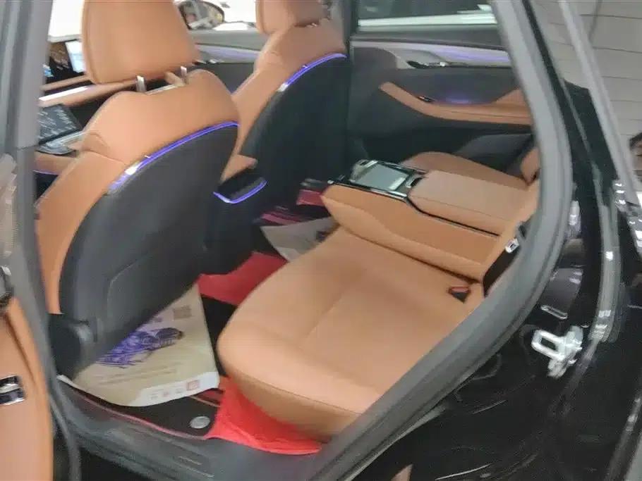 Voyah Chasing the Light 2024 PHEV AWD Long Range Flagship Edition — миниатюра 11