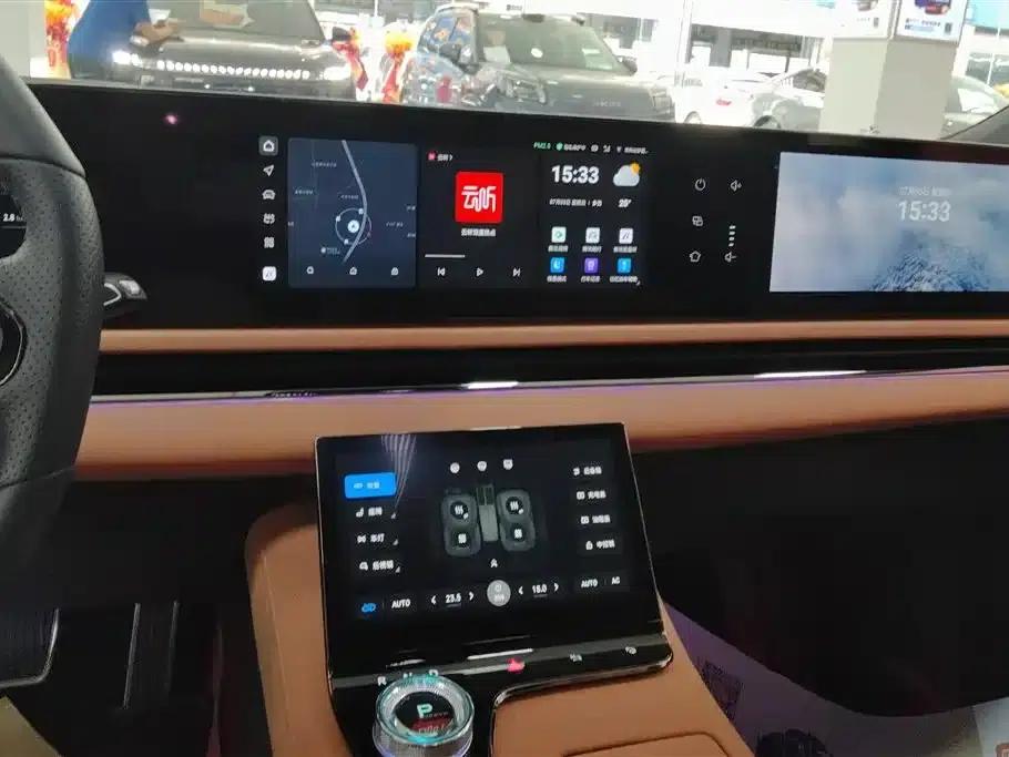 Voyah Chasing the Light 2024 PHEV AWD Long Range Flagship Edition — миниатюра 13