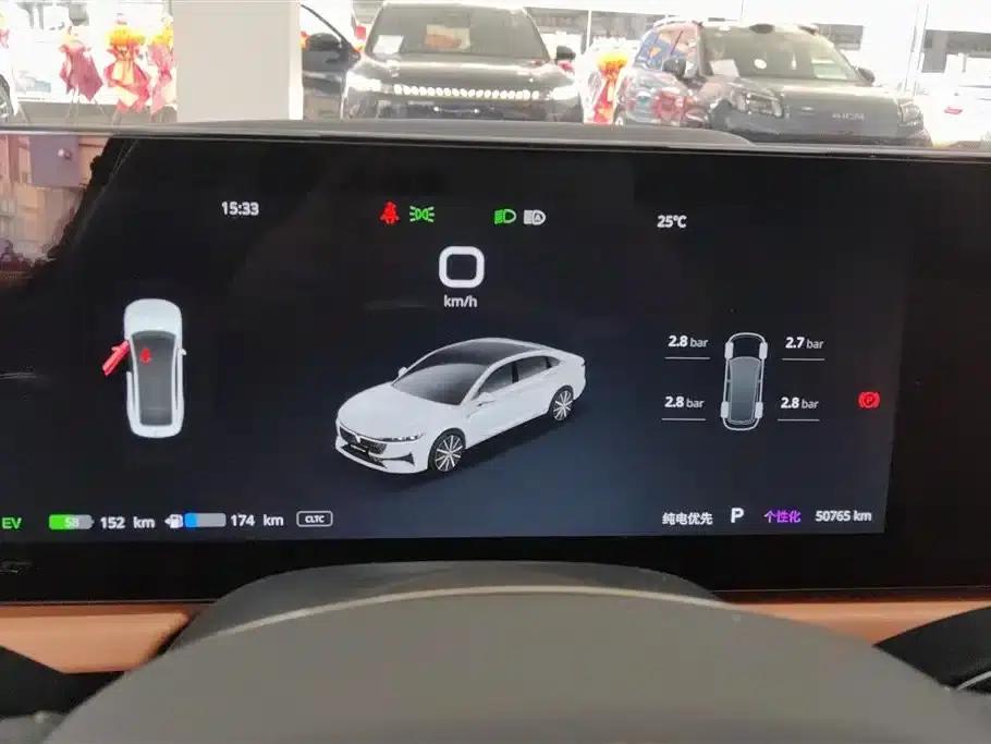 Voyah Chasing the Light 2024 PHEV AWD Long Range Flagship Edition — миниатюра 14