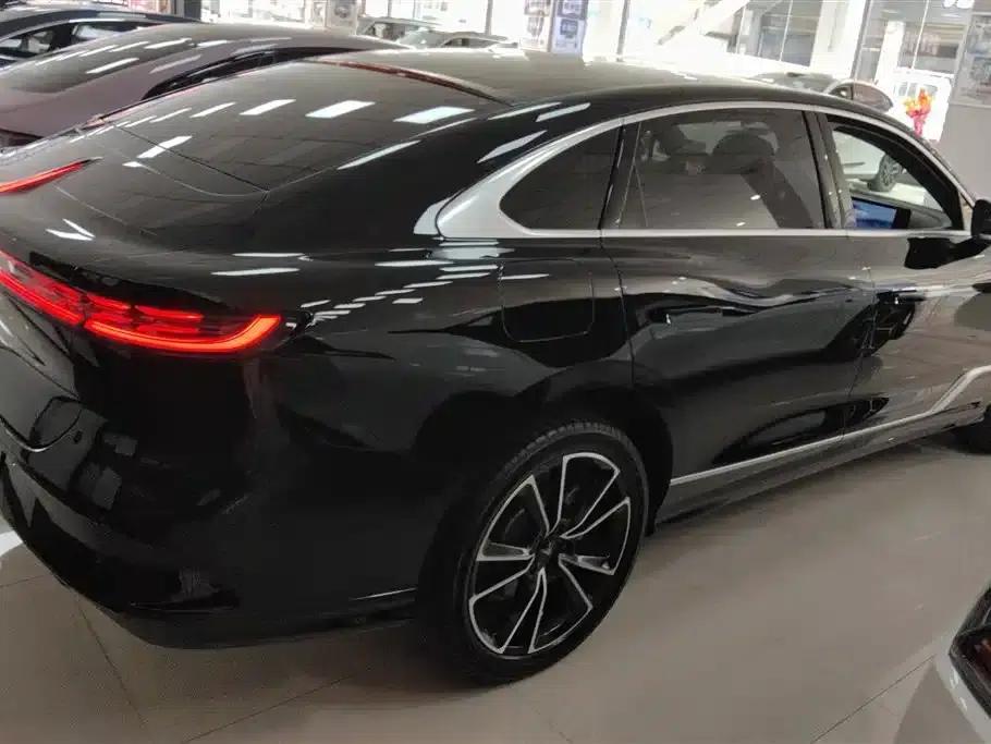 Voyah Chasing the Light 2024 PHEV AWD Long Range Flagship Edition — миниатюра 3