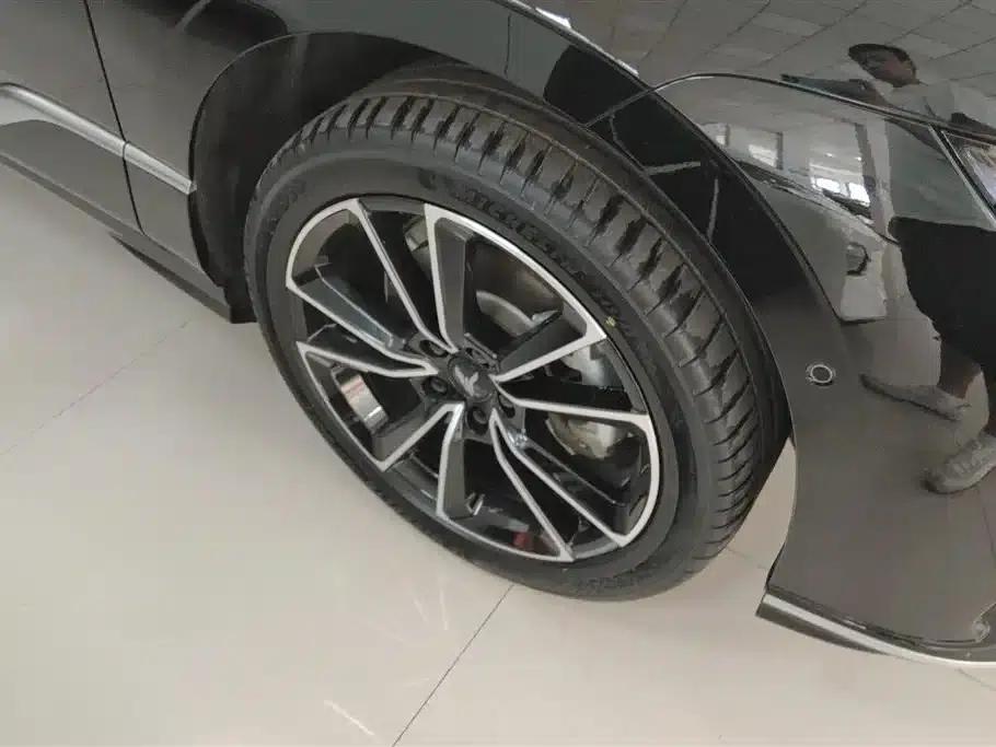 Voyah Chasing the Light 2024 PHEV AWD Long Range Flagship Edition — миниатюра 6