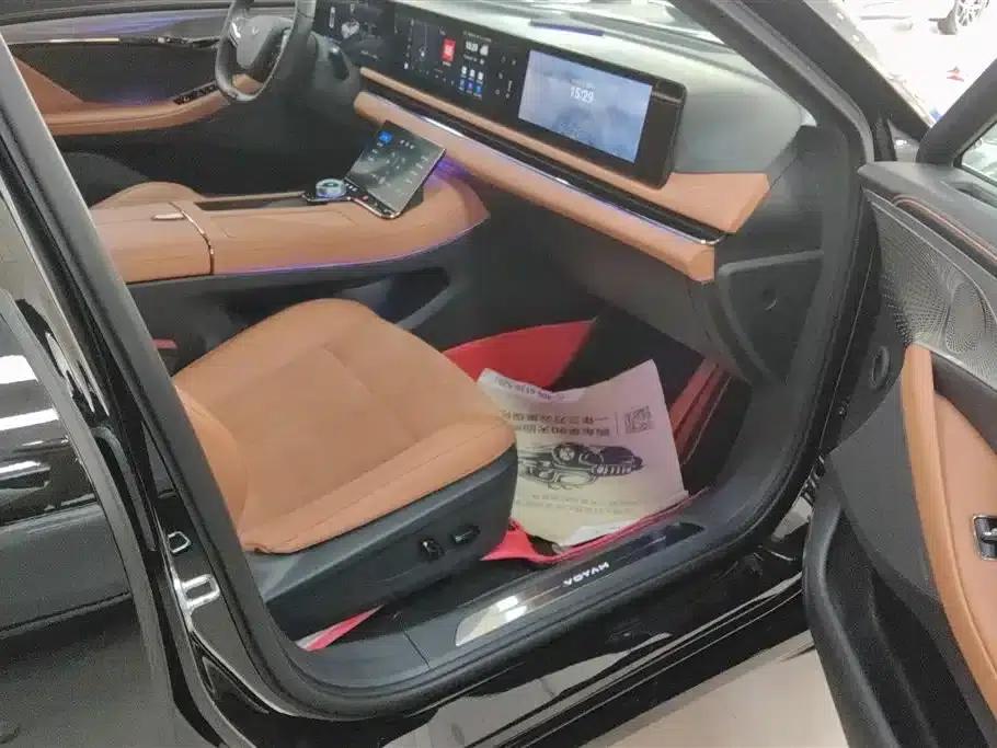 Voyah Chasing the Light 2024 PHEV AWD Long Range Flagship Edition — миниатюра 8