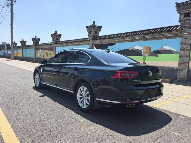 2018 Volkswagen Passat 330TSI DSG Leading Edition — миниатюра 4