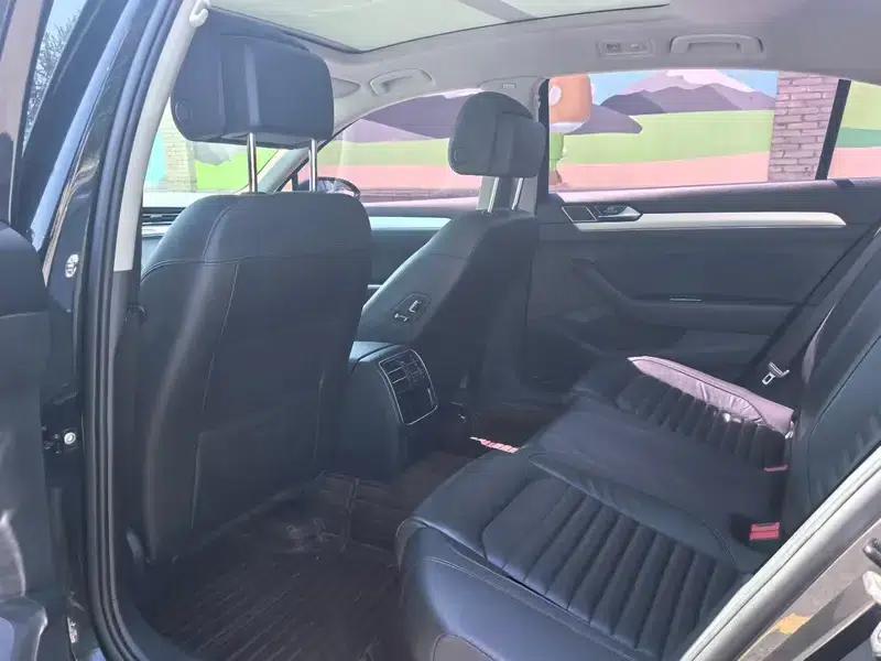 2018 Volkswagen Passat 330TSI DSG Leading Edition — миниатюра 9