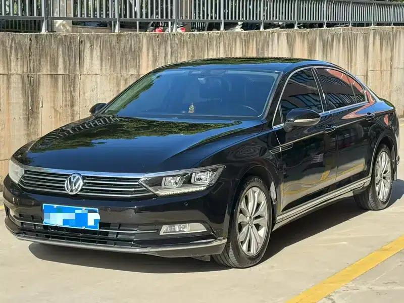 2017 Volkswagen Passat 330TSI DSG Luxury — миниатюра 1