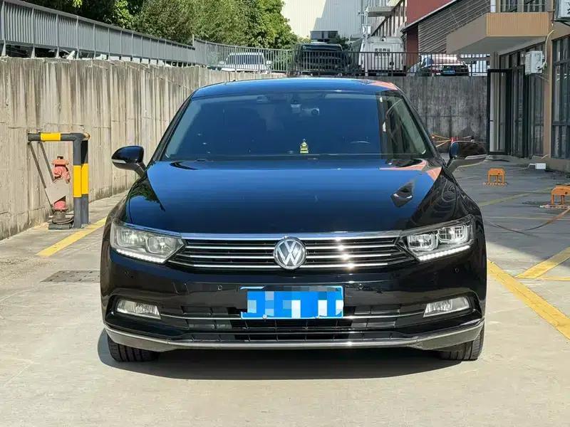 2017 Volkswagen Passat 330TSI DSG Luxury — миниатюра 2