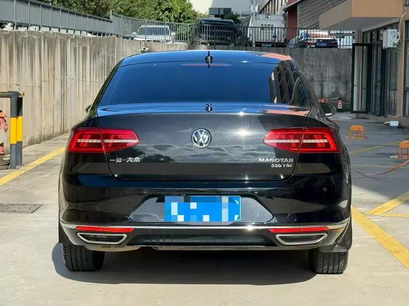 2017 Volkswagen Passat 330TSI DSG Luxury — миниатюра 3