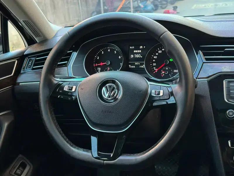 2017 Volkswagen Passat 330TSI DSG Luxury — миниатюра 7