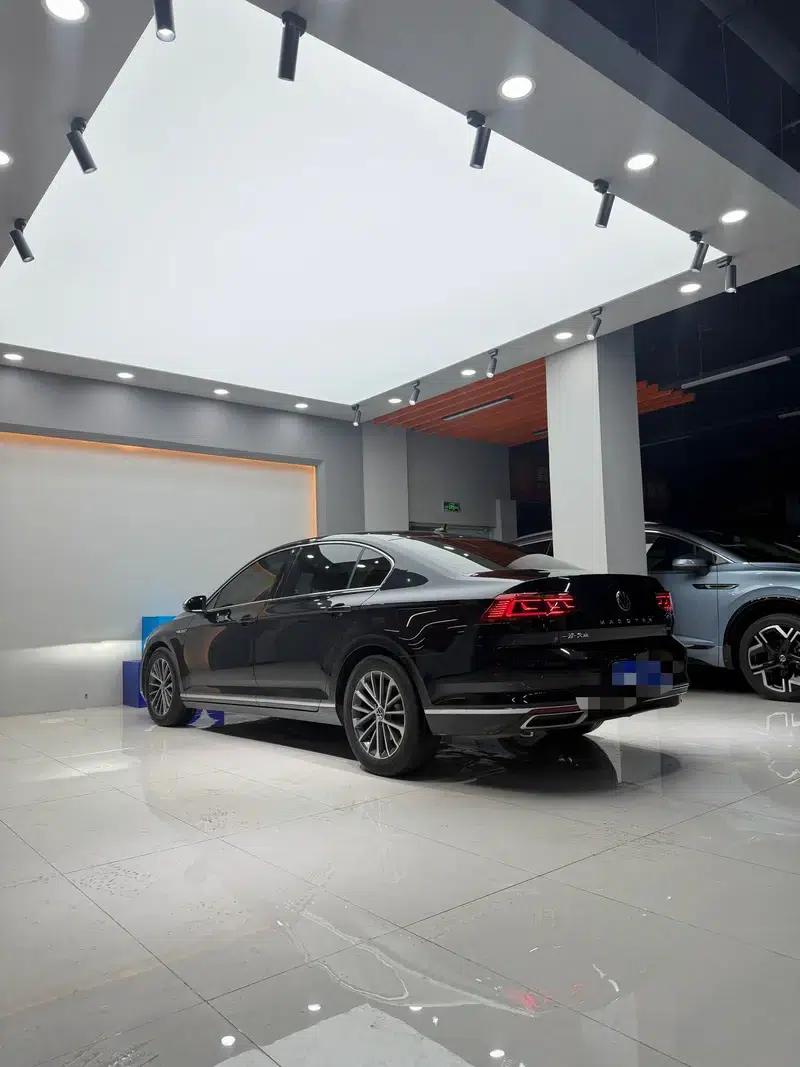Volkswagen Passat 2021 330TSI DSG 30th Anniversary Edition — миниатюра 3