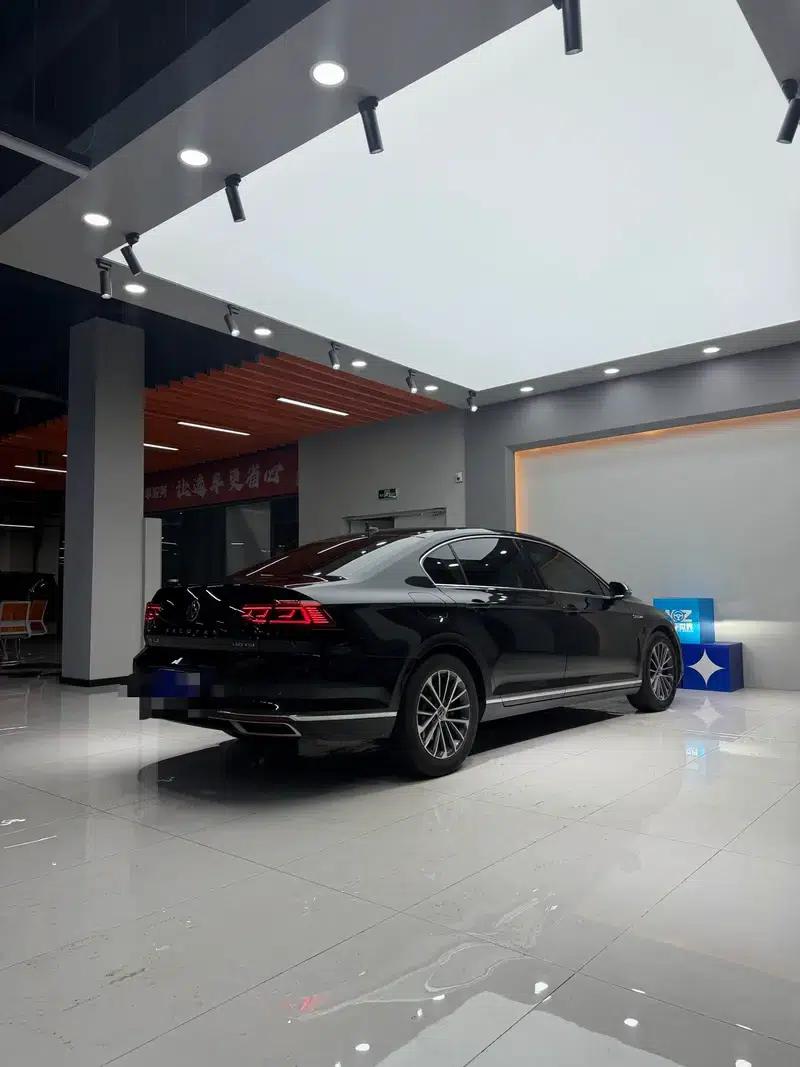 Volkswagen Passat 2021 330TSI DSG 30th Anniversary Edition — миниатюра 5