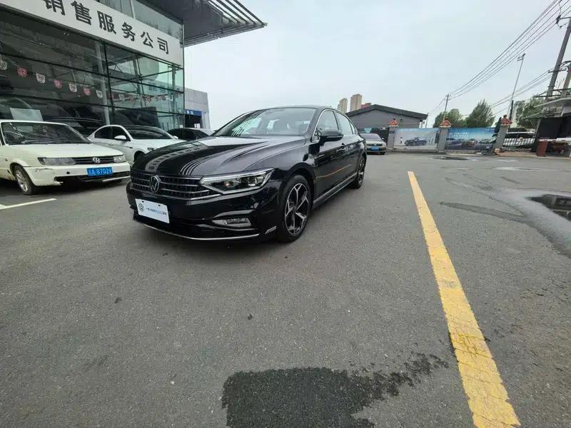 2024 Volkswagen Magotan 330TSI DSG Luxury Edition (2 Million Units Limited Edition) — миниатюра 1