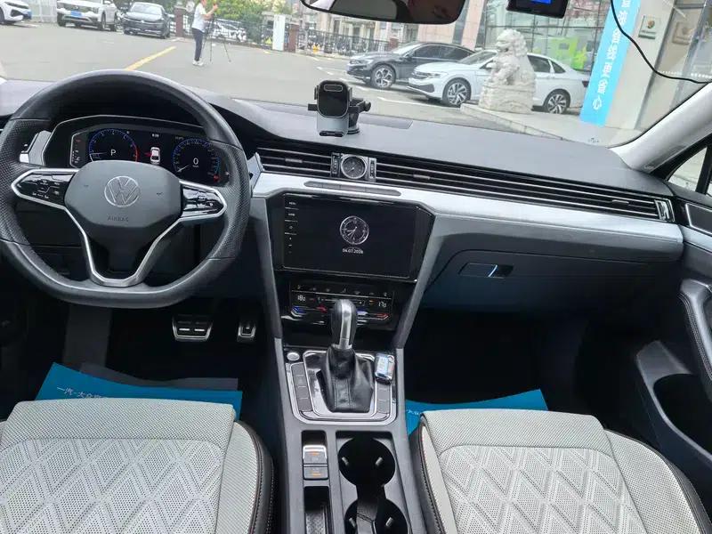2024 Volkswagen Magotan 330TSI DSG Luxury Edition (2 Million Units Limited Edition) — миниатюра 10