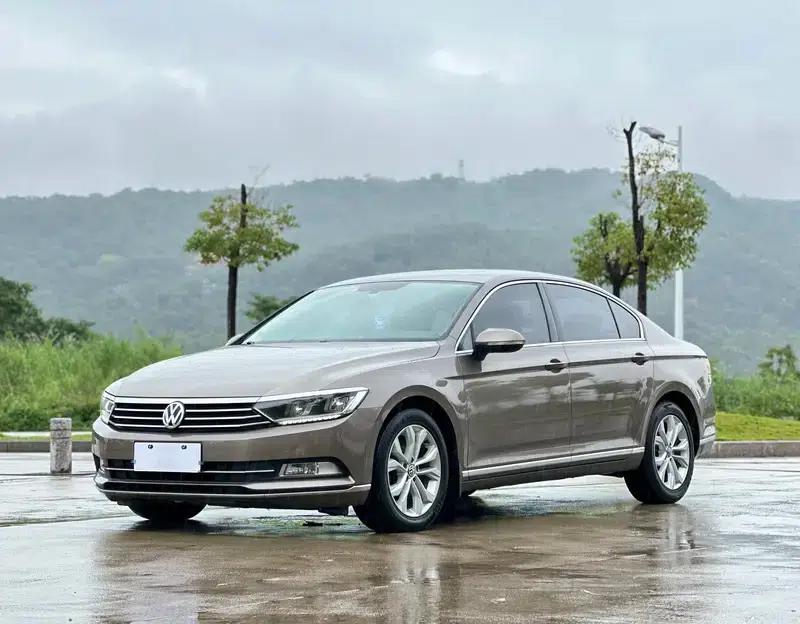 2017 Volkswagen Passat 330TSI DSG Luxury — миниатюра 1