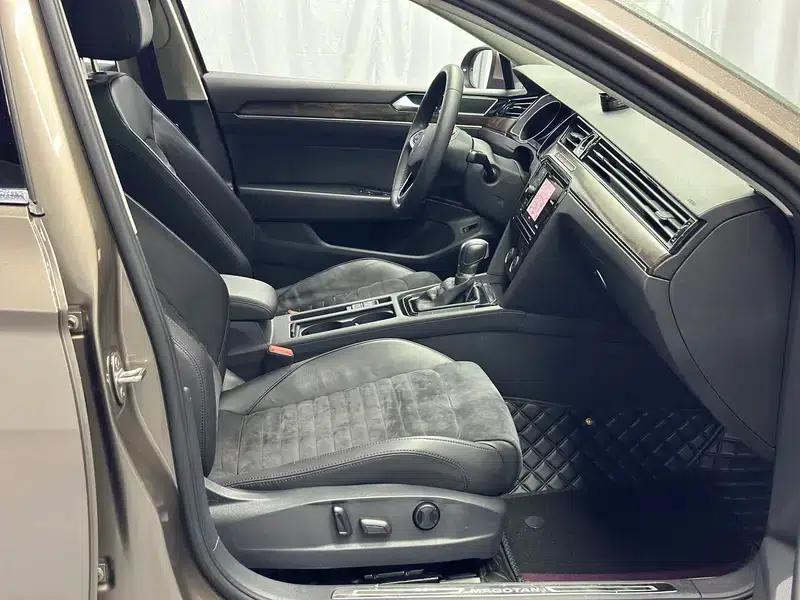 2017 Volkswagen Passat 330TSI DSG Luxury — миниатюра 11