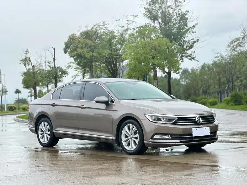 2017 Volkswagen Passat 330TSI DSG Luxury — миниатюра 3