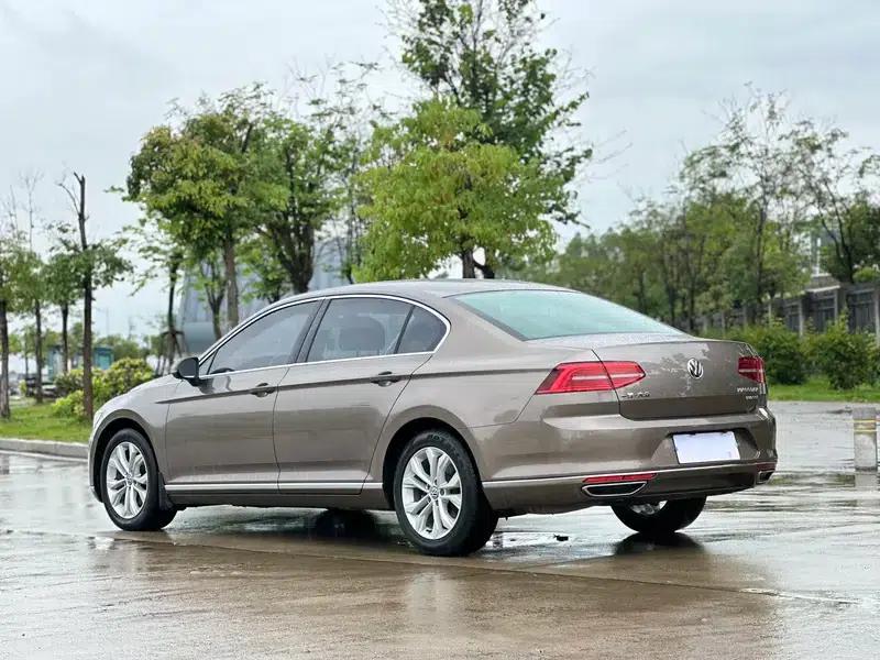 2017 Volkswagen Passat 330TSI DSG Luxury — миниатюра 4