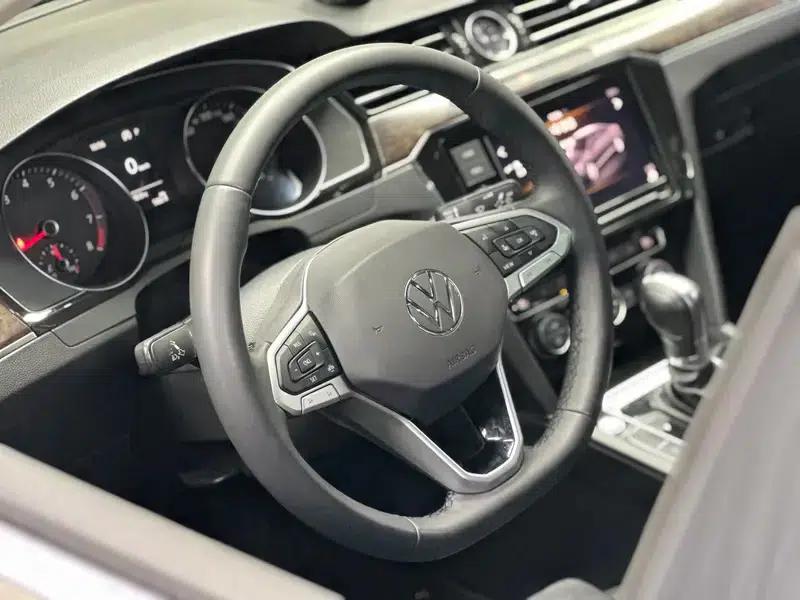2017 Volkswagen Passat 330TSI DSG Luxury — миниатюра 8