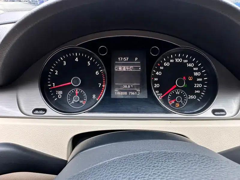 2013 Volkswagen Passat 1.8TSI Luxury — миниатюра 21