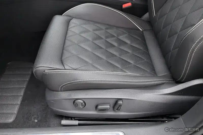 2022 Volkswagen Magotan PHEV Luxury Edition — миниатюра 18