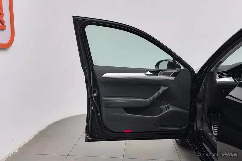 2022 Volkswagen Magotan PHEV Luxury Edition — миниатюра 21