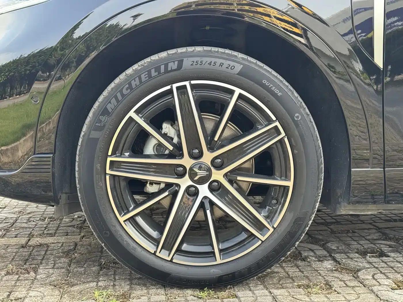 Voyah 2025 Four-Wheel Drive Qiankun Edition — миниатюра 12