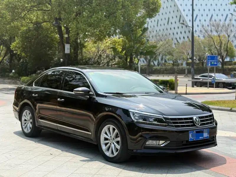 2017 Passat 330TSI DSG Premium Edition — миниатюра 3