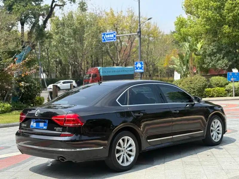 2017 Passat 330TSI DSG Premium Edition — миниатюра 5