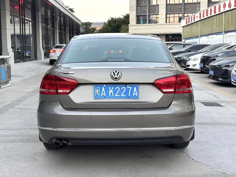 2015 Passat 1.8TSI DSG Premium Edition — миниатюра 5