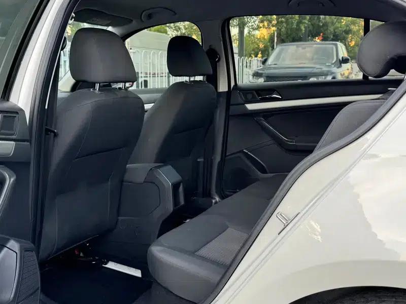 2017 Volkswagen Lavida 1.6L Automatic Fashion Edition — миниатюра 12
