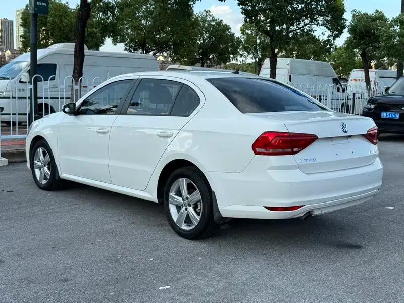 2017 Volkswagen Lavida 1.6L Automatic Fashion Edition — миниатюра 4